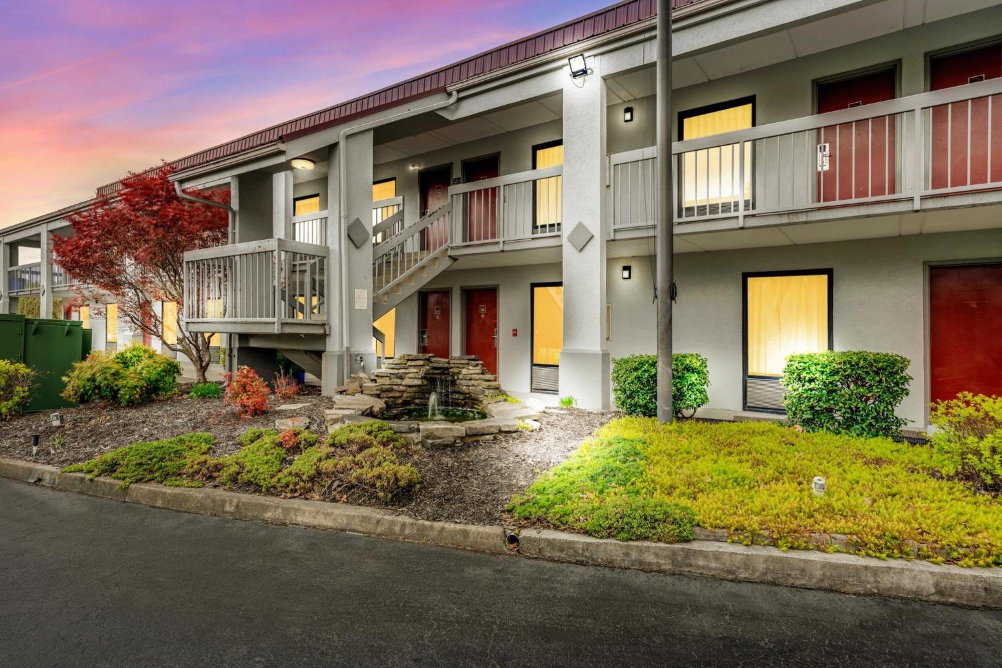 Red Roof Inn Kingsport Exterior photo